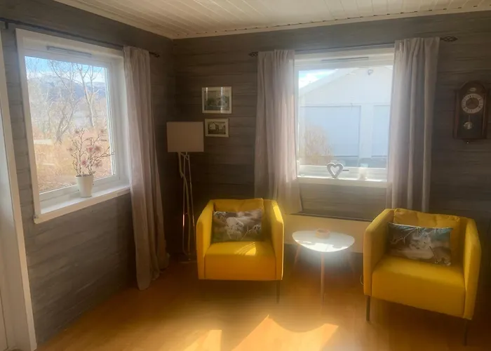 Med Sauna Ute, Egen Bat, Naust Og Kai